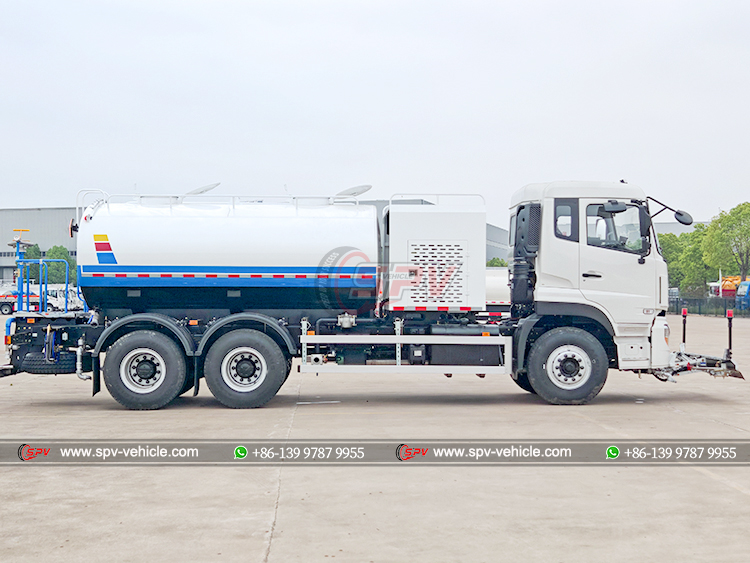 6X4 Street Water Jetting Truck - Right Side